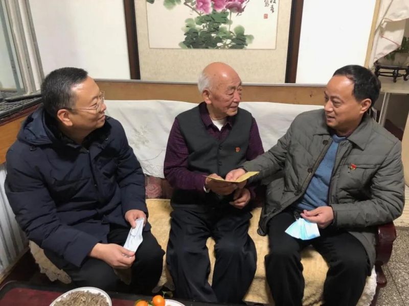 弘義集團(tuán)開(kāi)展春節(jié)前走訪慰問(wèn)生活困難黨員、老黨員、老干部活動(dòng)